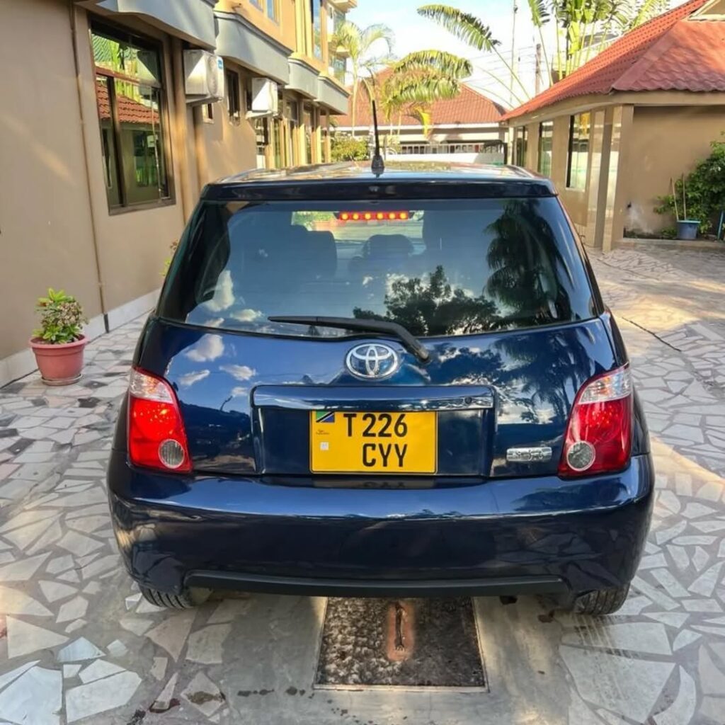 Toyota IST 2005 Inauzwa Dar es Salaam Tanzania