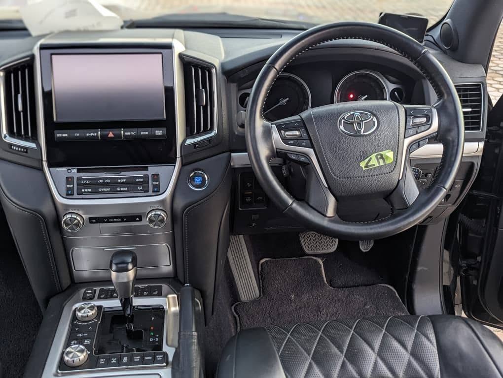 Toyota Land Cruiser V8 bei poa sokoni Dar es Salaam Tanzania