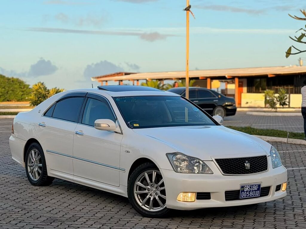 Toyota Crown bei poa sokoni Dar es Salaam Tanzania