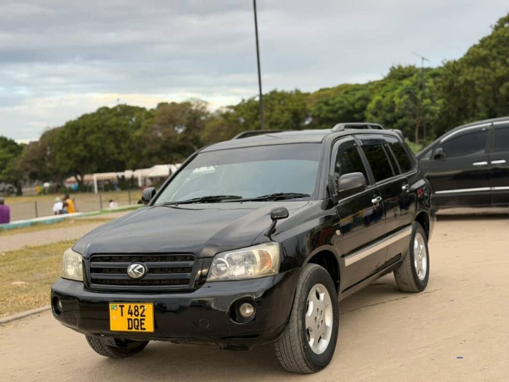 Toyota Kluger bei poa sokoni Dar es Salaam Tanzania