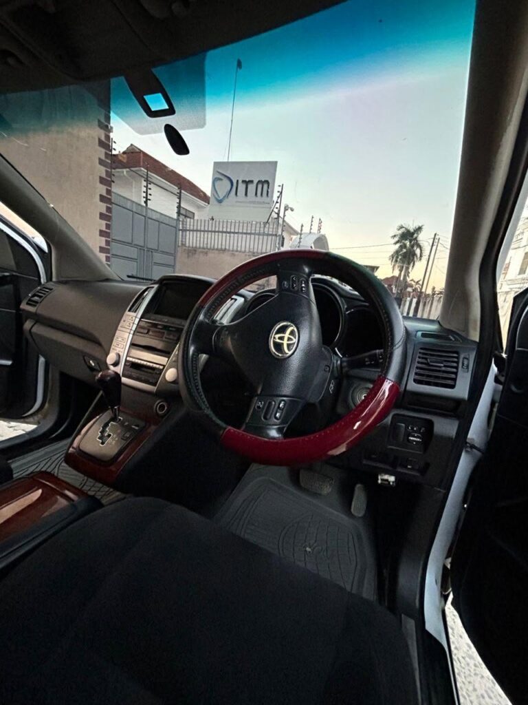 Toyota Harrier bei poa sokoni Dar es Salaam Tanzania