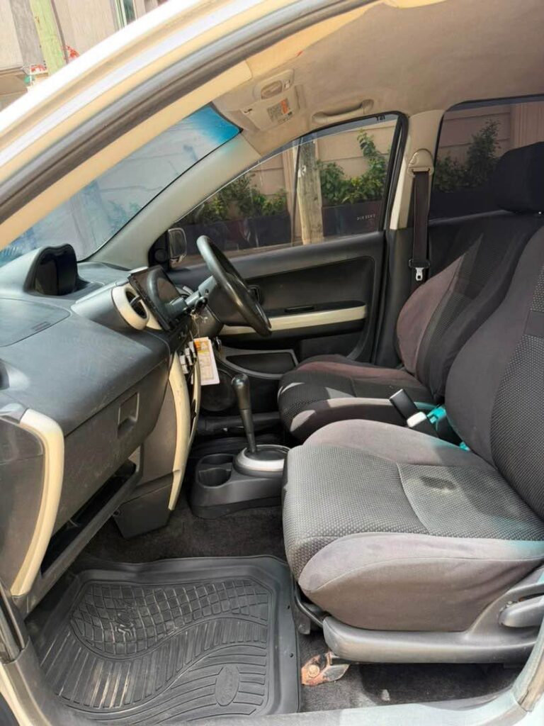 Magari Sokoni Toyota IST ya Bei Poa 2005