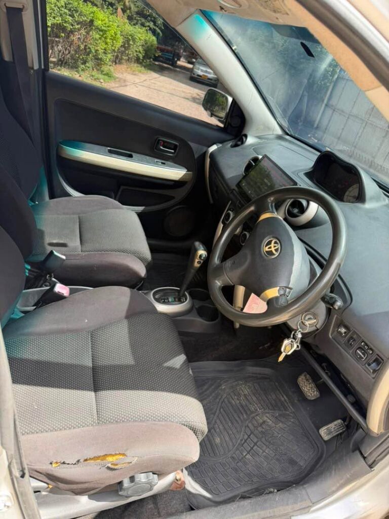 Toyota IST bei poa sokoni Dar es Salaam Tanzania