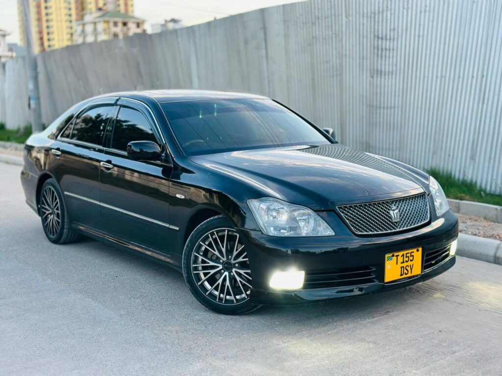 Magari Sokoni Toyota Crown ya Bei Poa 2005