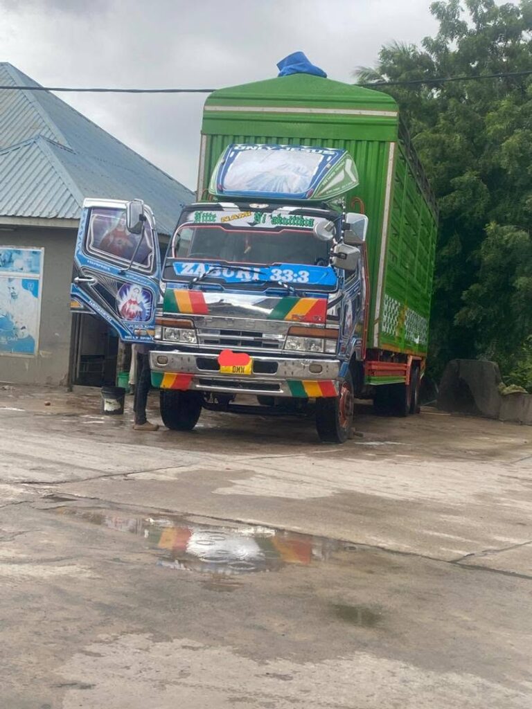 Magari Used Mitsubishi Fuso 2000 Dar es Salaam Tanzania
