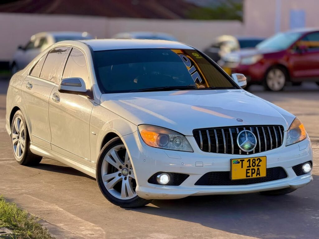 Magari C-Class 2009 lipo Dar es Salaam