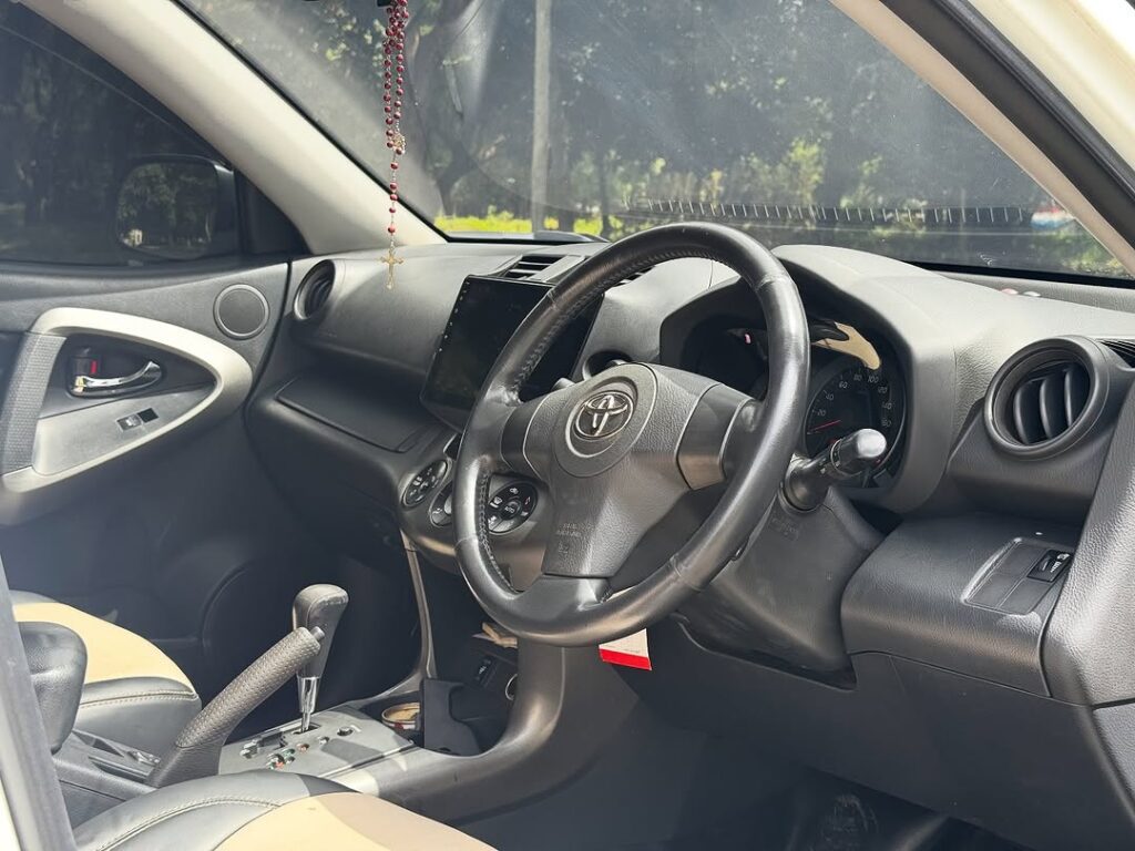 Magari Rav4 2010 lipo Arusha
