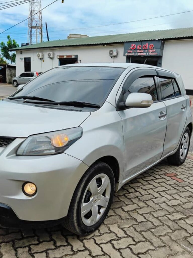Magari Sokoni Toyota IST ya Bei Poa 2009