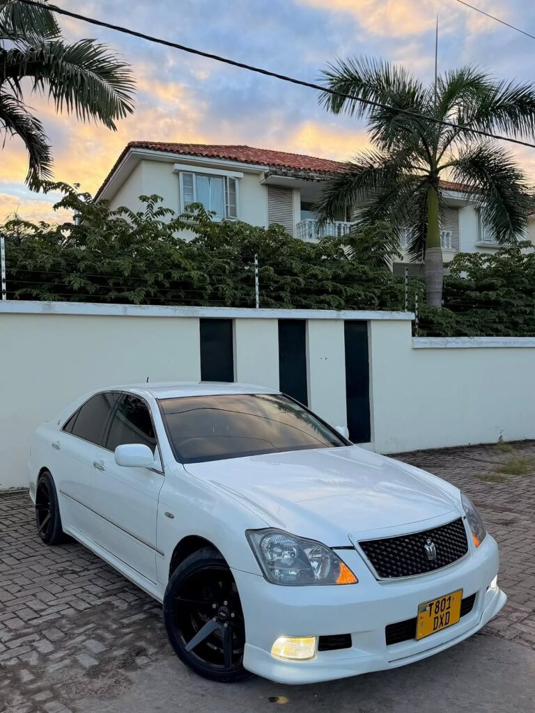 Magari Used Toyota Crown 2006 Dar es Salaam Tanzania