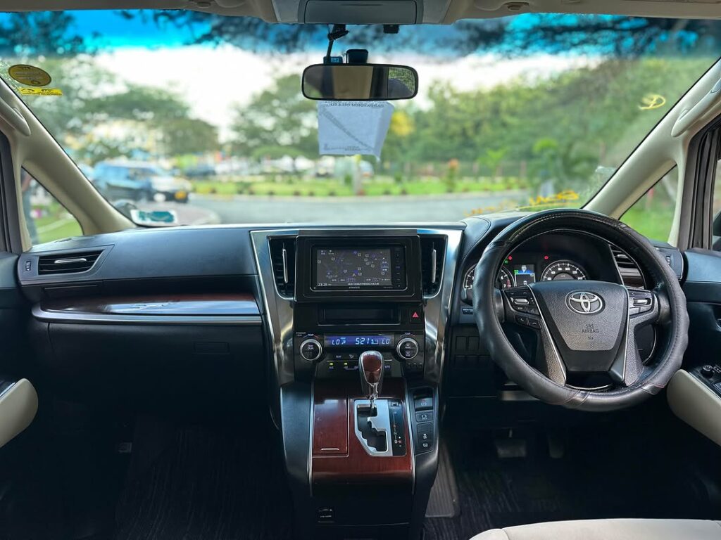 Toyota Vellfire bei poa sokoni Dar es Salaam Tanzania