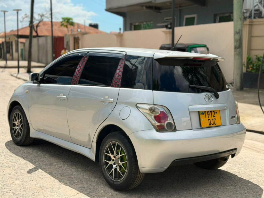 Magari Used Toyota IST 2005 Dar es Salaam Tanzania