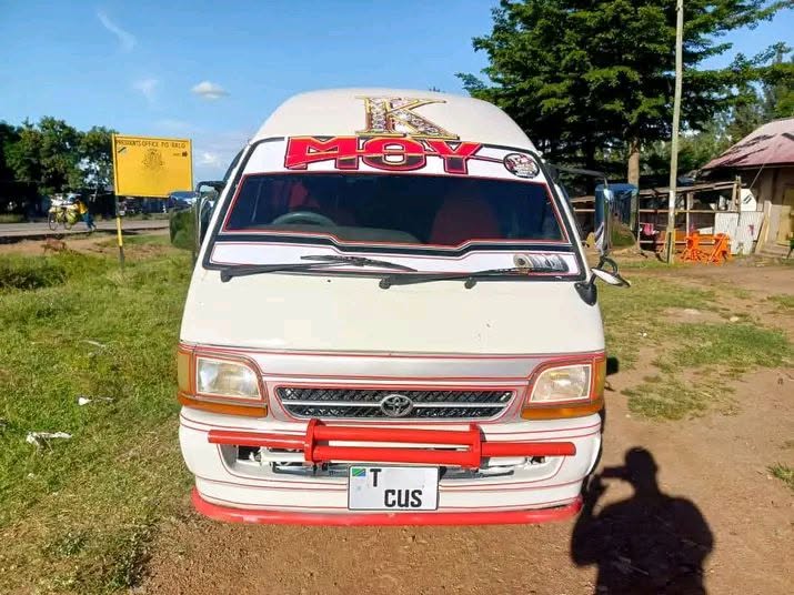 Used Toyota Hiace 2000 for Sale in Njombe