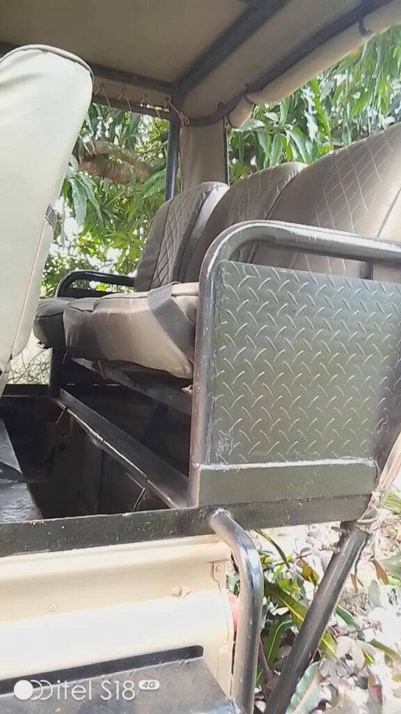 Land Rover Defender bei poa sokoni Dar es Salaam Tanzania