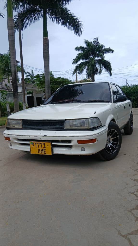 Magari Sokoni Toyota Corolla ya Bei Poa 1990