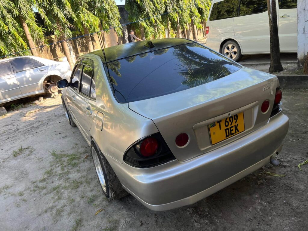 Magari Altezza 2002 lipo Dar es Salaam