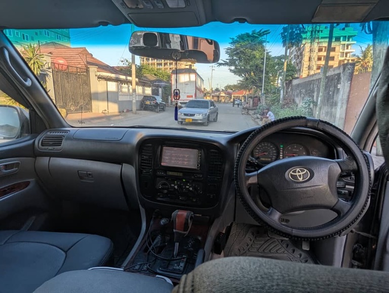 Toyota Land Cruiser V8 2001 Inauzwa Dar es Salaam Tanzania