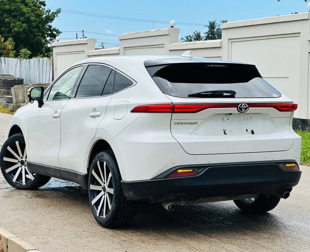 Toyota Harrier 2021 Inauzwa Dar es Salaam Tanzania