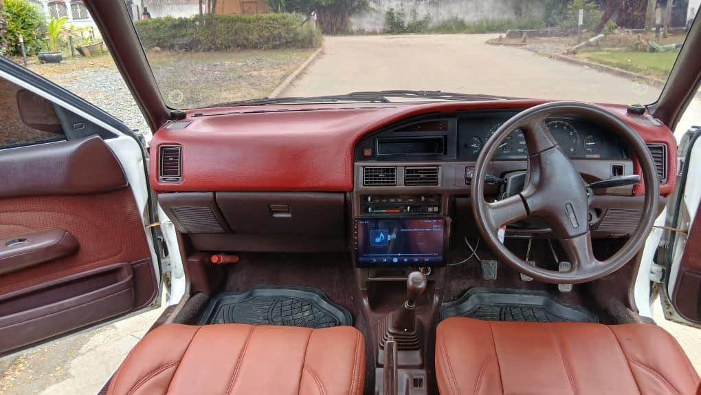Toyota Corolla bei poa sokoni Dar es Salaam Tanzania