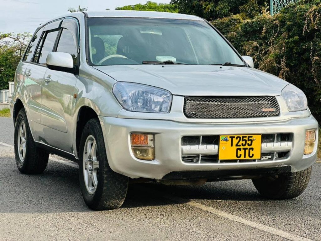 Toyota Rav4 bei poa sokoni Mwanza Tanzania