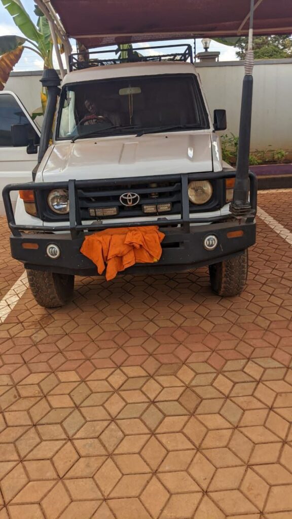 Magari Sokoni Toyota Land Cruiser 70 Series ya Bei Poa 2005