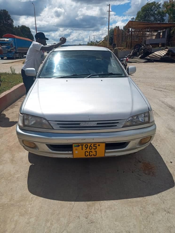 Magari Sokoni Toyota Carina ya Bei Poa 1996