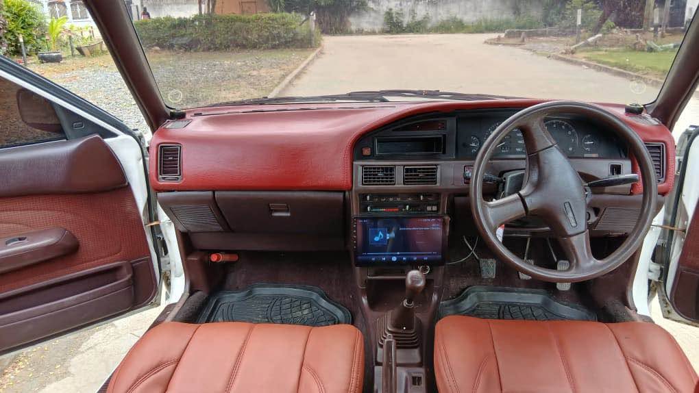 Toyota Corolla bei poa sokoni Dar es Salaam Tanzania