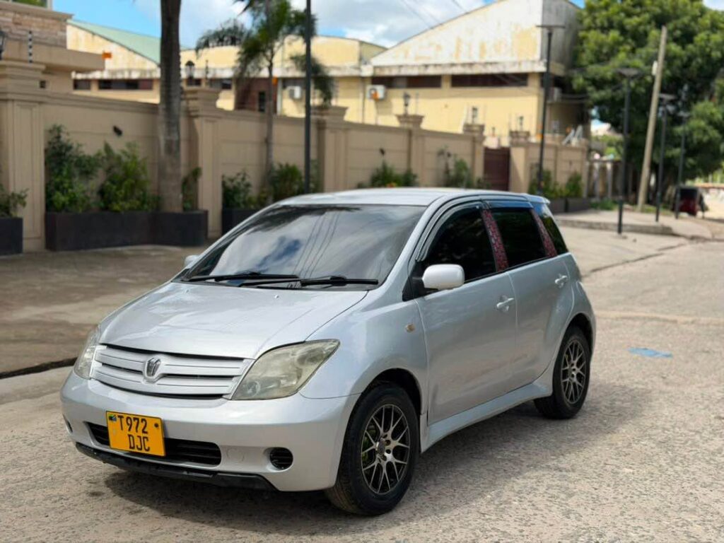 Magari IST 2005 lipo Dar es Salaam