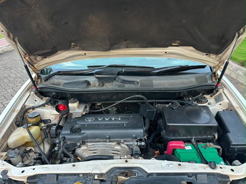 Magari Sokoni Toyota Harrier ya Bei Poa 2004
