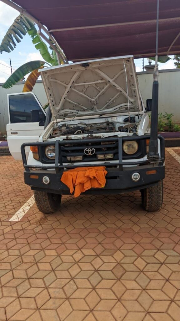 Toyota Land Cruiser 70 Series bei poa sokoni Mbeya Tanzania