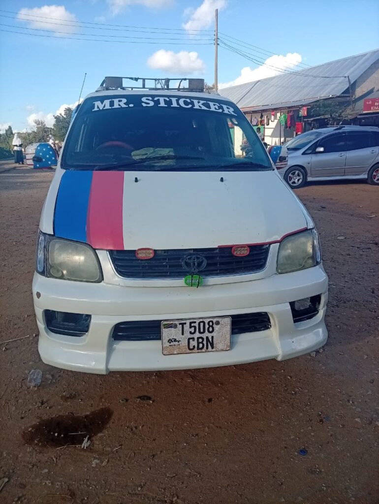 Magari Sokoni Toyota Noah ya Bei Poa 1998