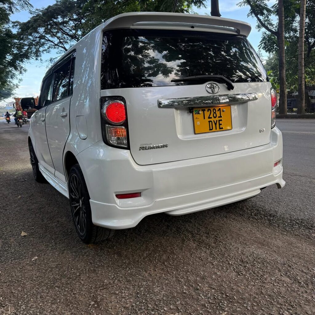 Toyota Rumion bei poa sokoni Arusha Tanzania