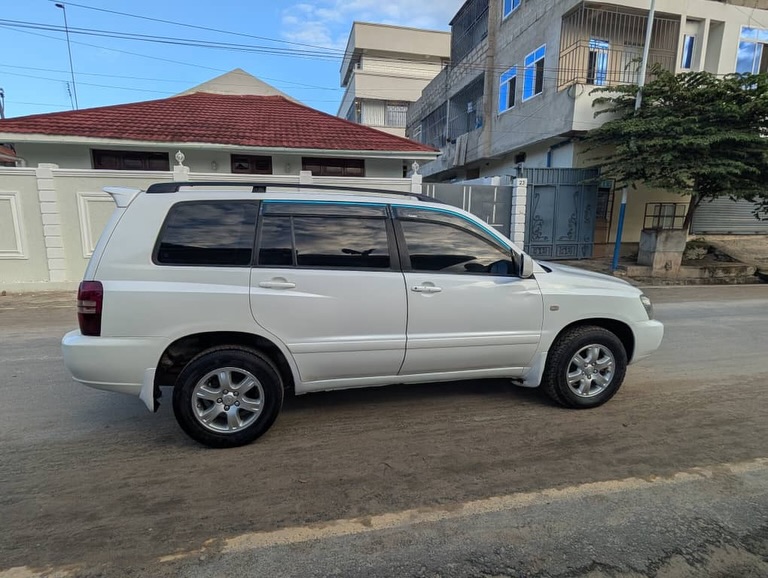 Toyota Kluger 2000 for Sale in Dar es Salaam