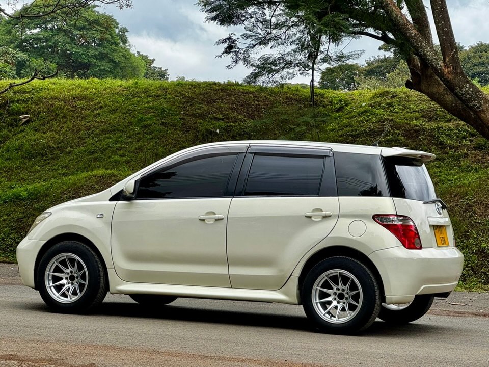Price Toyota IST 2006 for Sale in Arusha