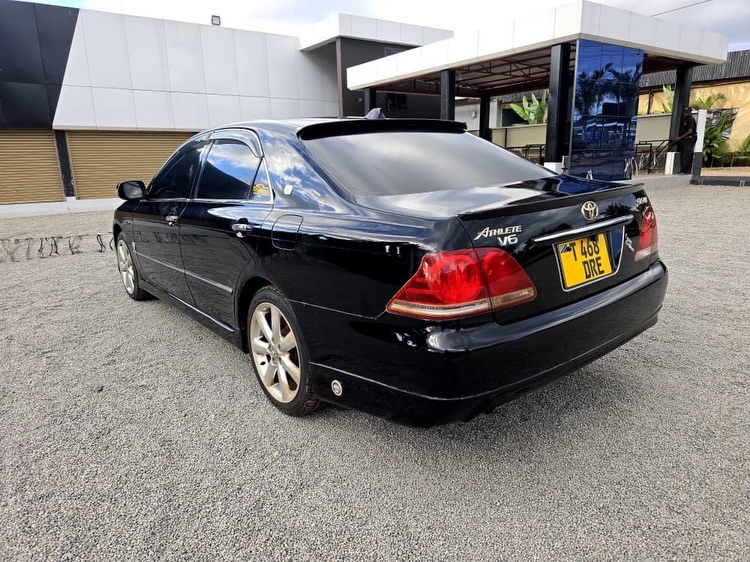 Magari Sokoni Toyota Crown ya Bei Poa 2006