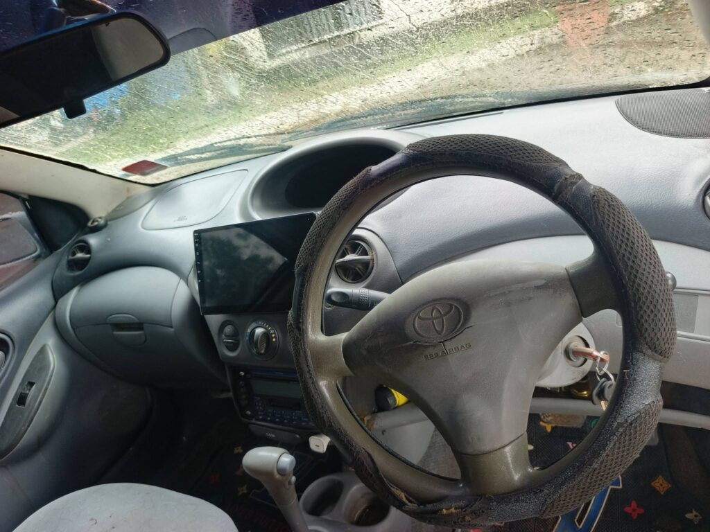 Magari Vitz 2003 lipo Dar es Salaam