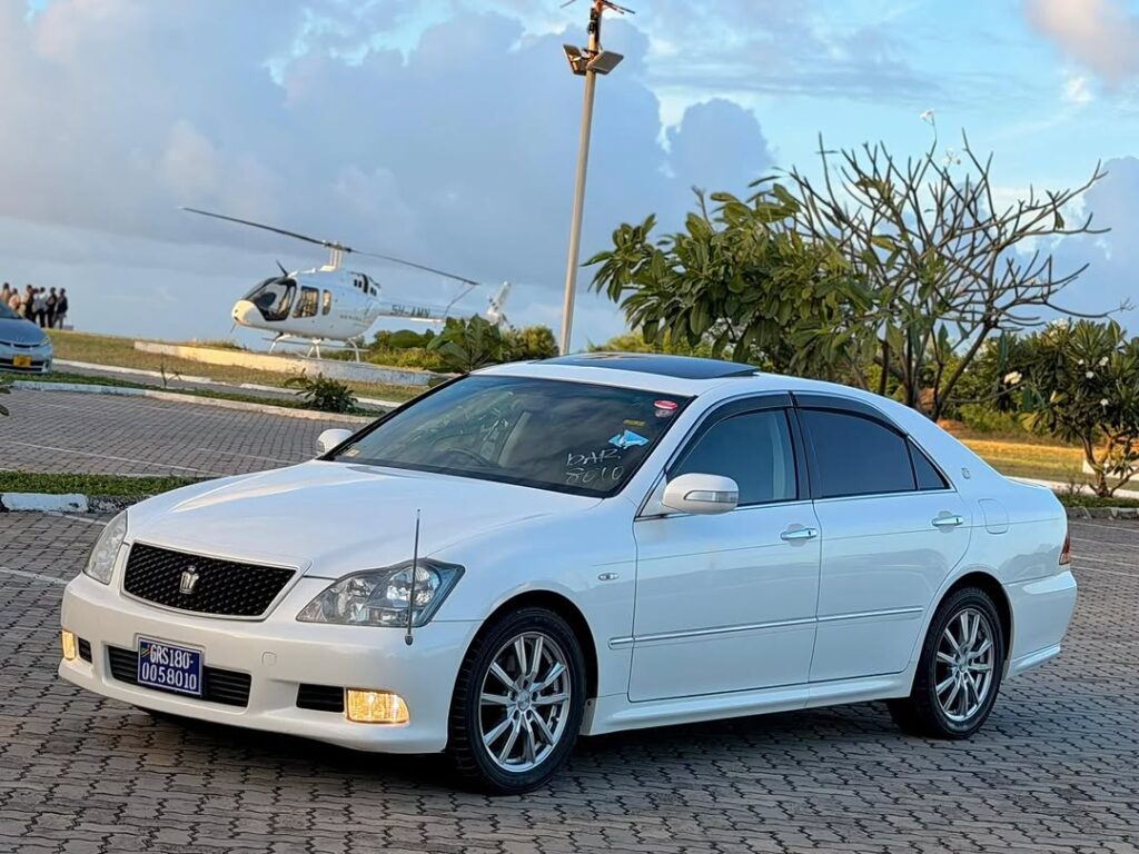 Toyota Crown 2006 Inauzwa Dar es Salaam Tanzania