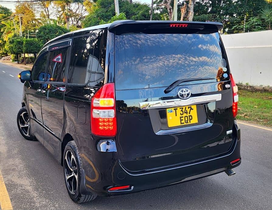 Price Toyota Noah 2010 for Sale in Dar es Salaam