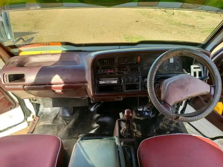 Price Toyota Hiace 2000 for Sale in Njombe