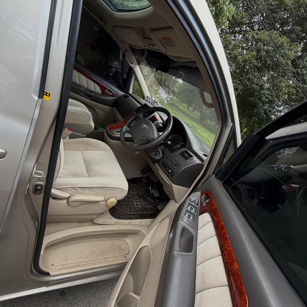 Price Toyota Alphard 2005 for Sale in Arusha