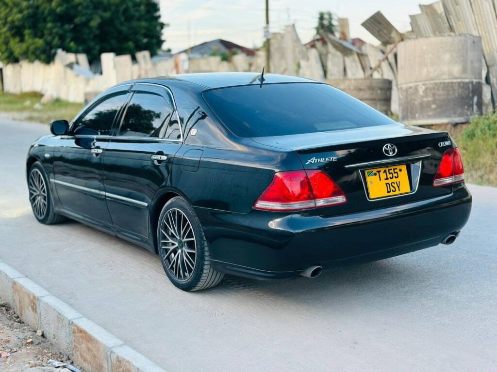 Toyota Crown bei poa sokoni Dar es Salaam Tanzania