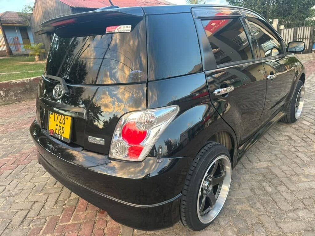 Price Toyota IST 2005 for Sale in Dar es Salaam