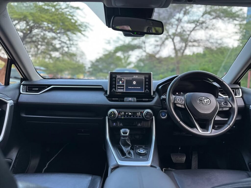 Toyota Rav4 bei poa sokoni Dar es Salaam Tanzania