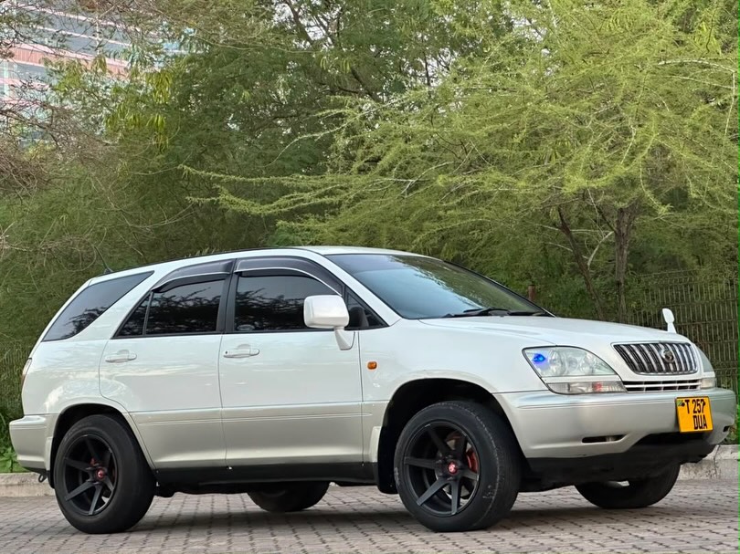 Toyota Harrier bei poa sokoni Dar es Salaam Tanzania