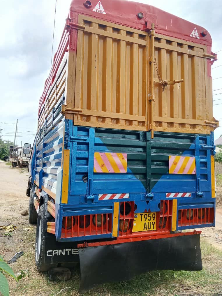 Mitsubishi Canter 1995 for Sale in Dar es Salaam