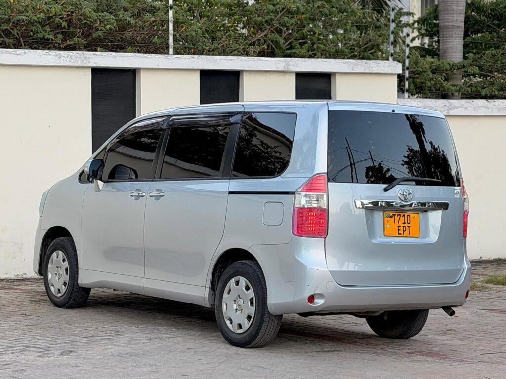 Magari Used Toyota Noah 2009 Dar es Salaam Tanzania