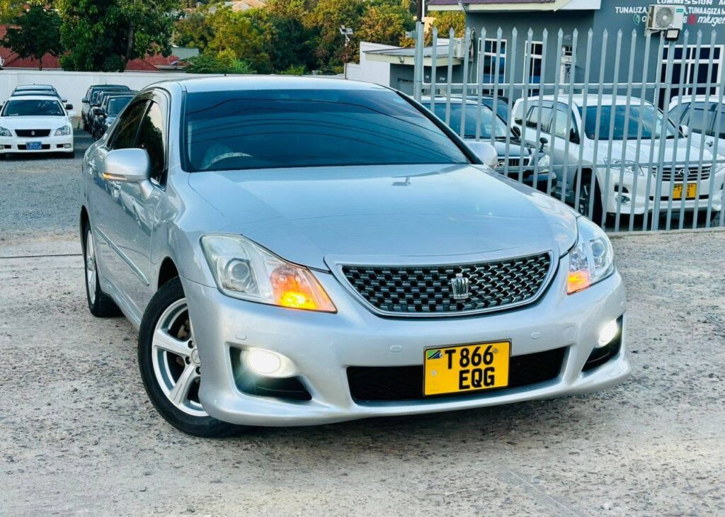 Toyota Crown bei poa sokoni Tanzania