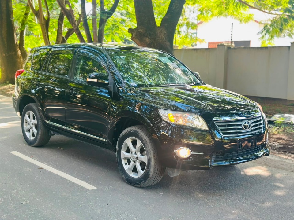 Magari Sokoni Toyota Vanguard ya Bei Poa 2011