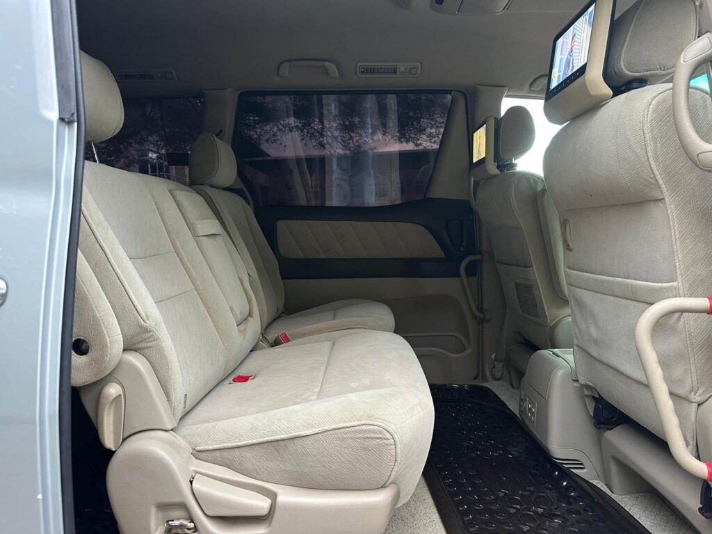 Magari Sokoni Toyota Alphard ya Bei Poa 2006