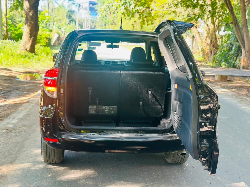 Toyota Vanguard 2011 Inauzwa Dar es Salaam Tanzania