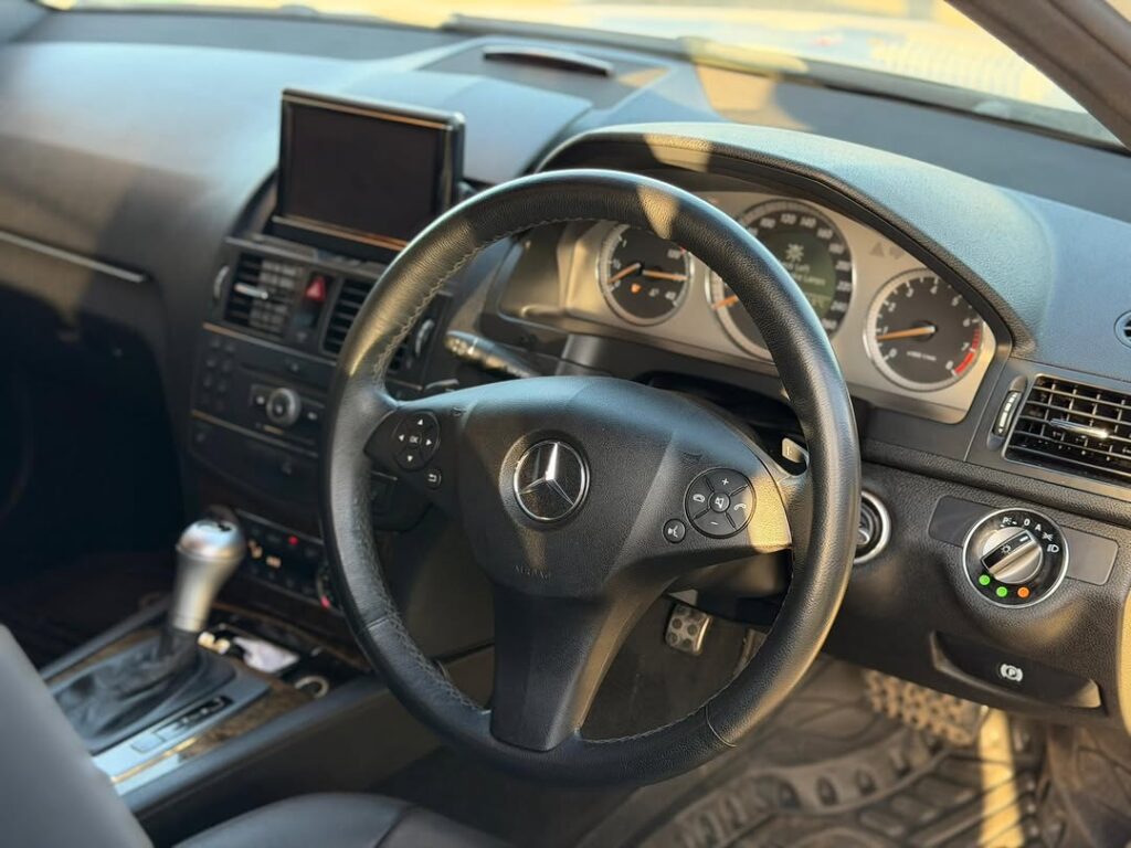 Bei ya Benz C-Class 2009 Sokoni Dar es Salaam Tanzania